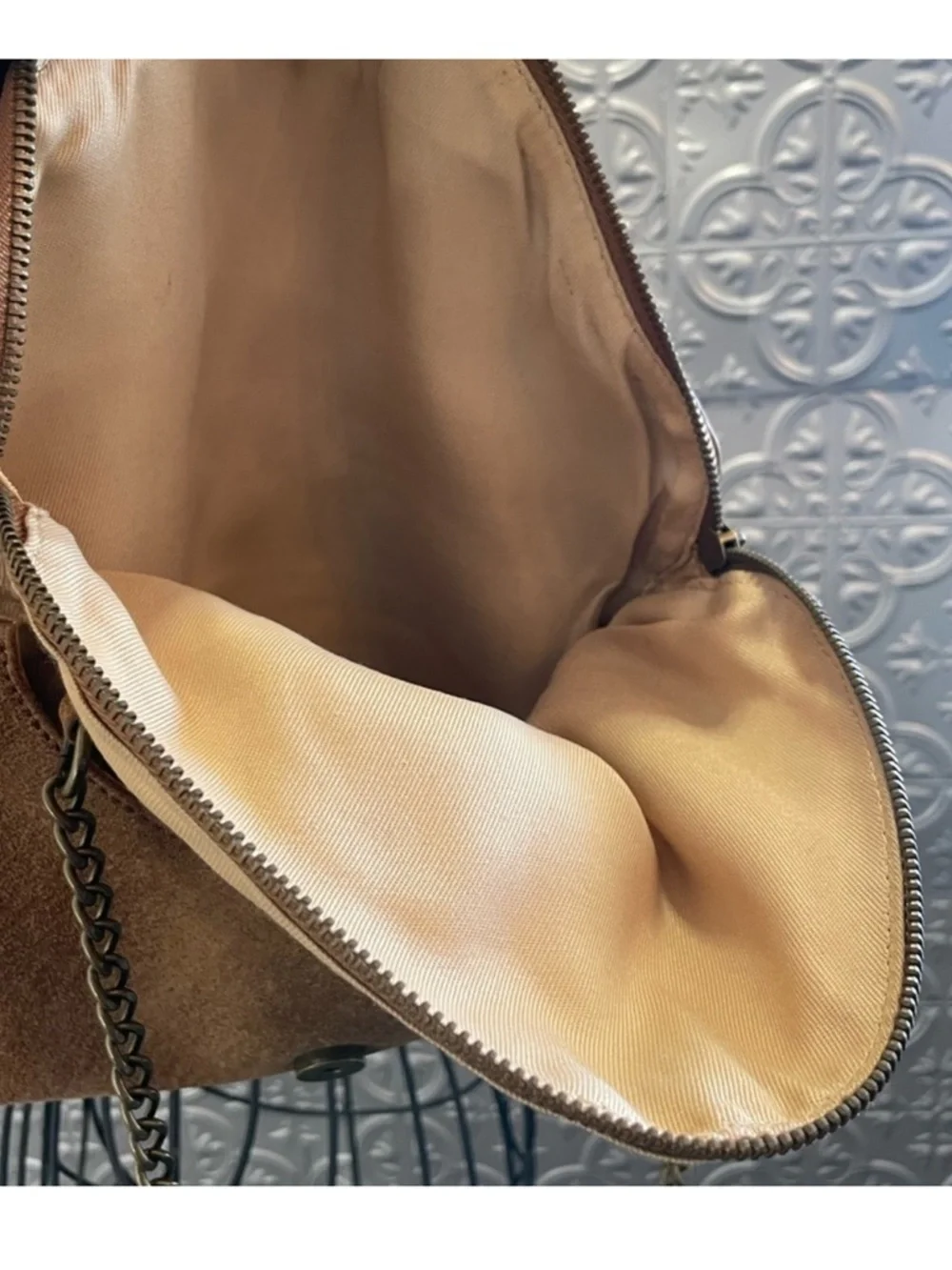 VERY VINTAGE J. Crew Tan Leather Envelope Clutch with Brass Chain